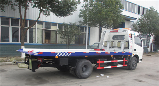 东风多利卡一拖二清障车