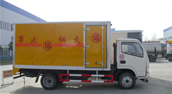 东风多利卡爆破器材运输车