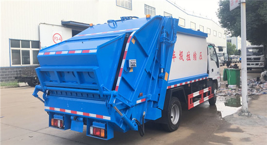 五十铃5方压缩垃圾车