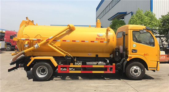 国五6方吸污车(多利卡)