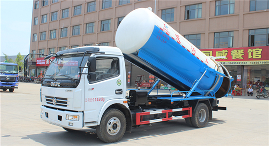 国五6方吸污车(多利卡)