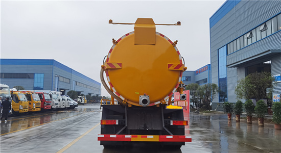 国六18.5方吸污车(天龙)