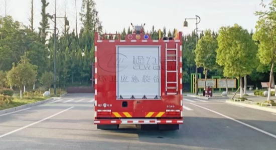 东风6吨水罐消防车(D9)