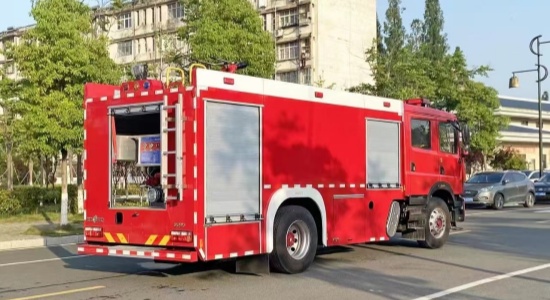 东风6吨泡沫消防车(D9)